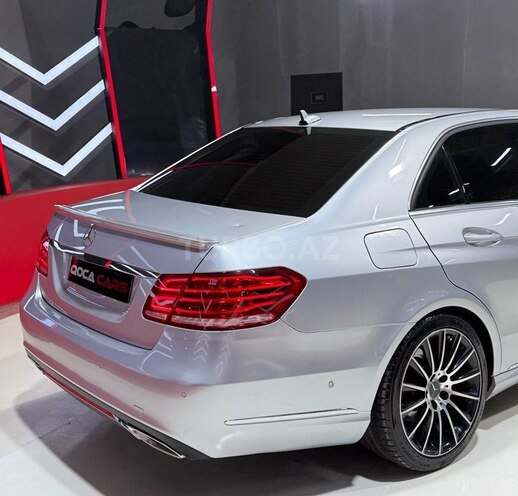 Mercedes E 220-11