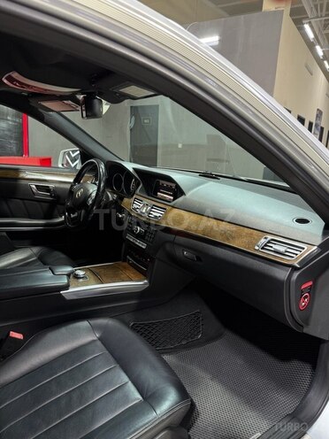 Mercedes E 220-17
