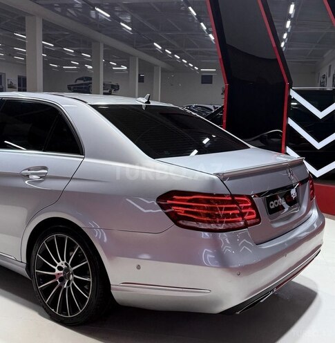Mercedes E 220-13