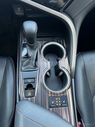Toyota Camry-13