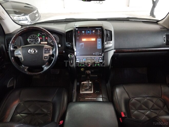 Toyota Land Cruiser-6