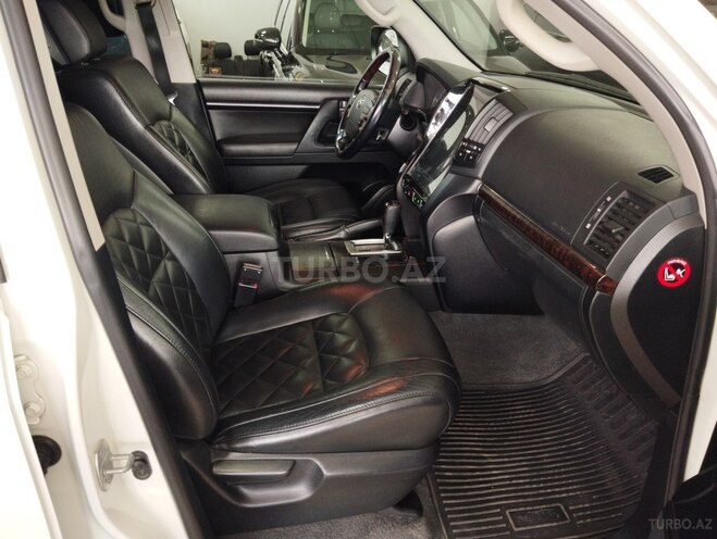 Toyota Land Cruiser-7