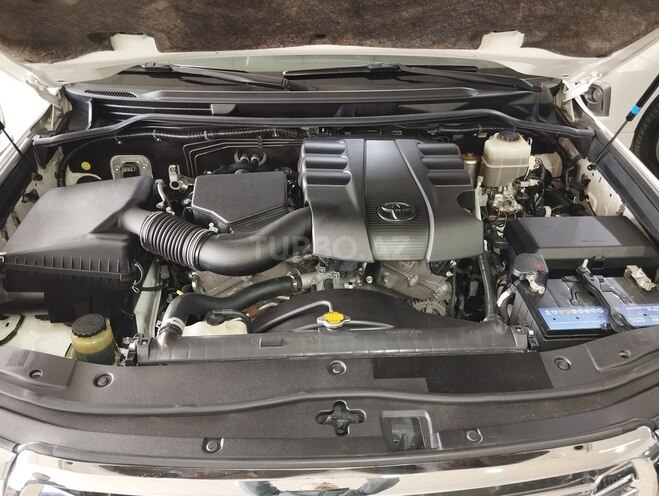 Toyota Land Cruiser-18