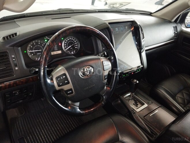 Toyota Land Cruiser-12