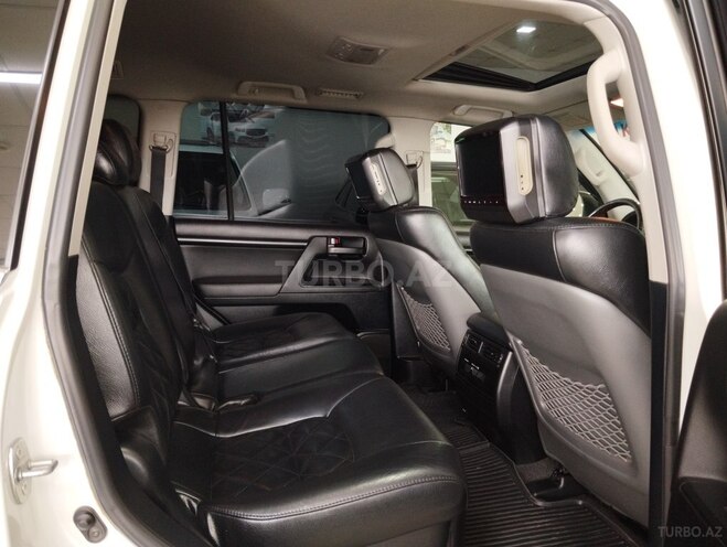 Toyota Land Cruiser-9