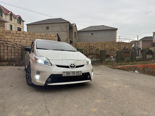 Toyota Prius 2015, 188,000 km - 1.8 л - Bakı