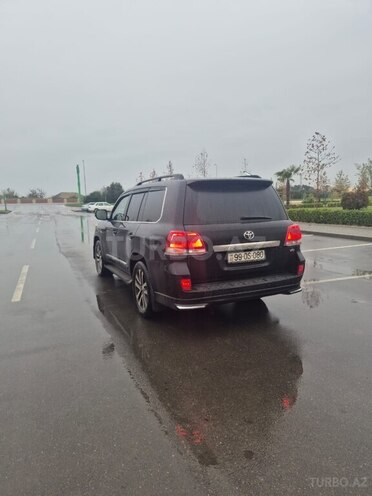 Toyota Land Cruiser 2010, 300,000 km - 4.5 l - Salyan