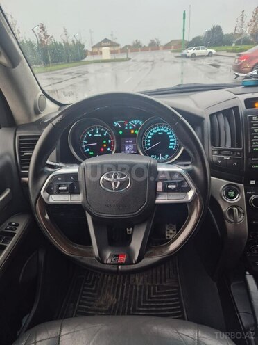 Toyota Land Cruiser 2010, 300,000 km - 4.5 l - Salyan