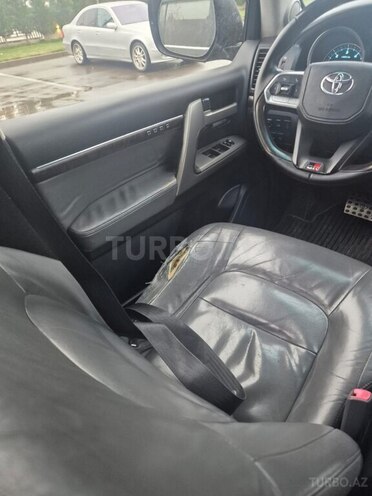 Toyota Land Cruiser 2010, 300,000 km - 4.5 l - Salyan