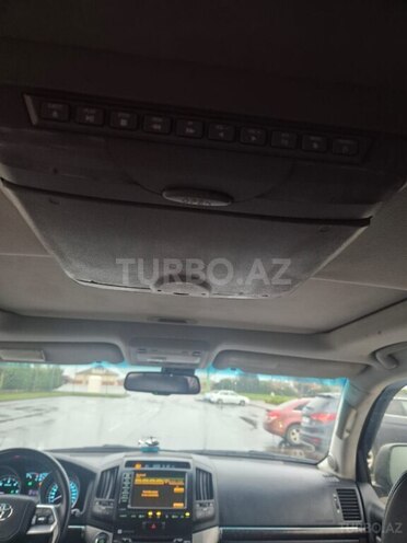 Toyota Land Cruiser 2010, 300,000 km - 4.5 l - Salyan