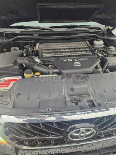 Toyota Land Cruiser 2010, 300,000 km - 4.5 l - Salyan