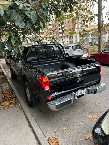 Mitsubishi L200 2011, 260,300 km - 2.5 l - Bakı
