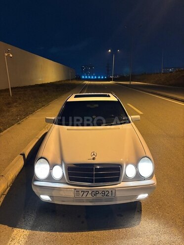 Mercedes E 220-1