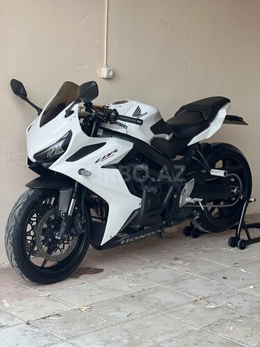 Honda CBR650R-12