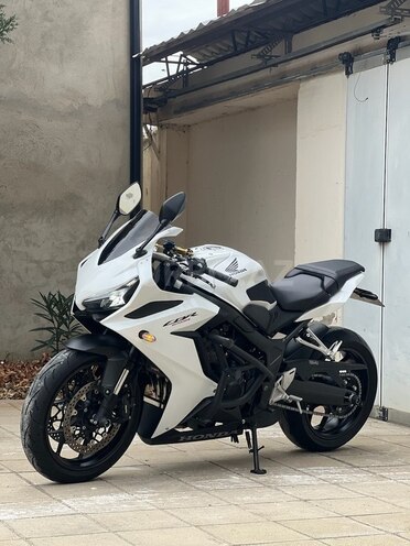 Honda CBR650R-5