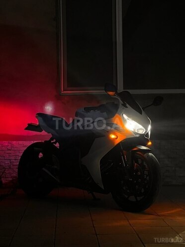 Honda CBR650R-14