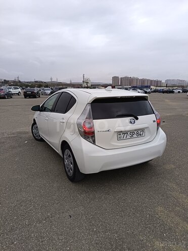 Toyota Prius C 2015, 198,000 km - 1.5 l - Bakı