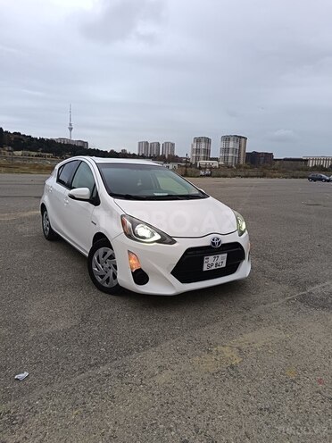 Toyota Prius C 2015, 198,000 km - 1.5 l - Bakı