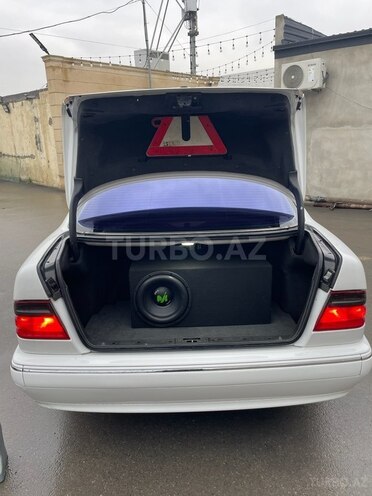 Mercedes E 220 1999, 246,000 km - 2.2 l - Bakı