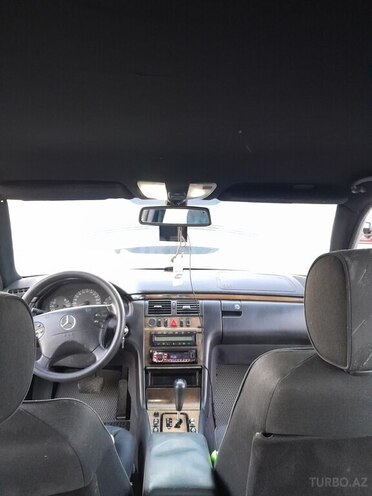 Mercedes E 220 2000, 585,000 km - 2.2 l - Ucar