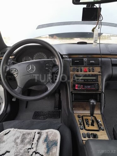 Mercedes E 220 2000, 585,000 km - 2.2 l - Ucar