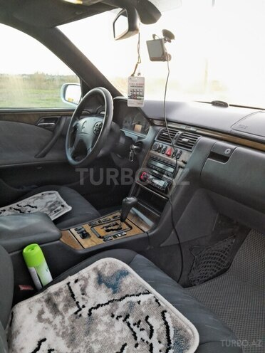 Mercedes E 220 2000, 585,000 km - 2.2 l - Ucar