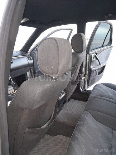 Mercedes E 220 2000, 585,000 km - 2.2 l - Ucar