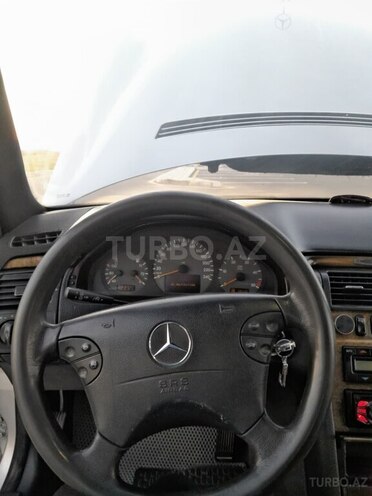 Mercedes E 220 2000, 585,000 km - 2.2 l - Ucar
