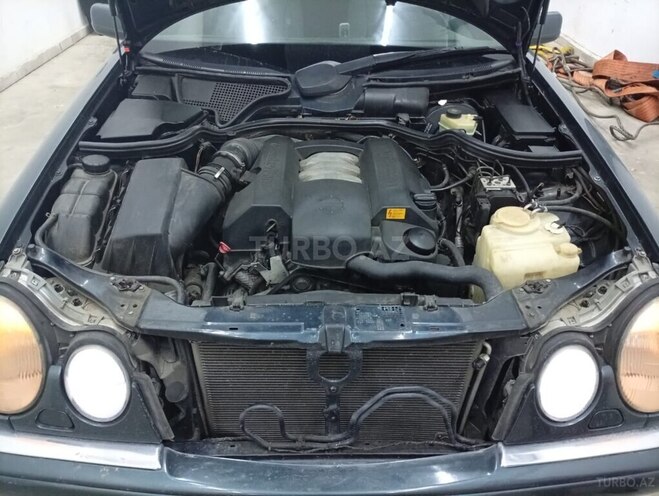 Mercedes E 240 1999, 326,000 km - 2.6 l - Bakı