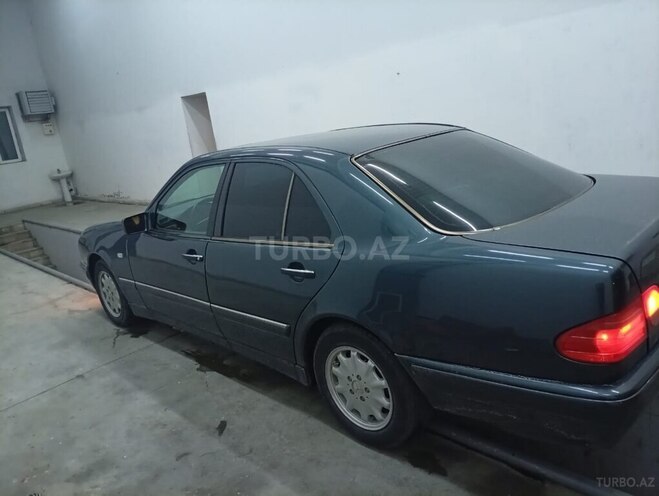 Mercedes E 240 1999, 326,000 km - 2.6 l - Bakı