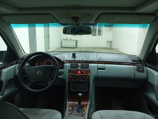 Mercedes E 240 1999, 326,000 km - 2.6 l - Bakı