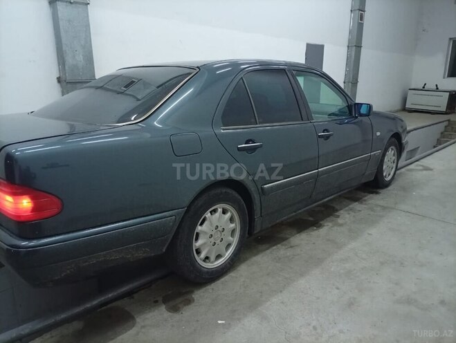 Mercedes E 240 1999, 326,000 km - 2.6 l - Bakı