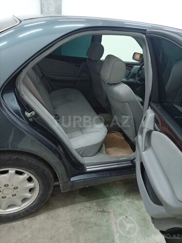 Mercedes E 240 1999, 326,000 km - 2.6 l - Bakı