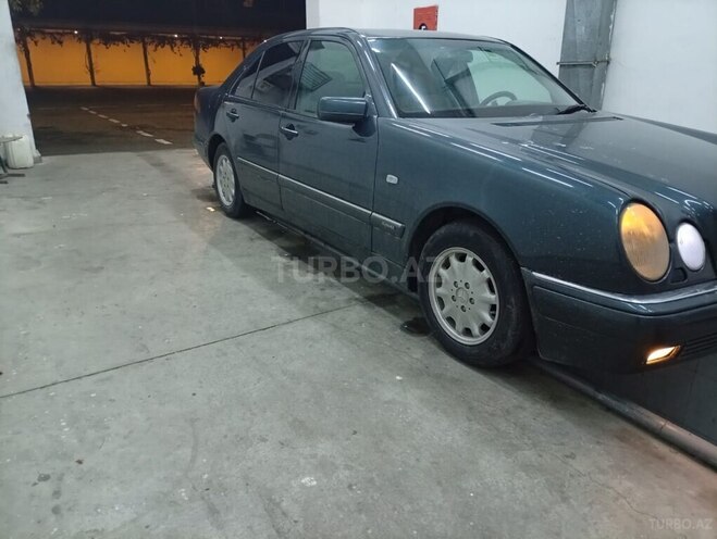 Mercedes E 240 1999, 326,000 km - 2.6 l - Bakı