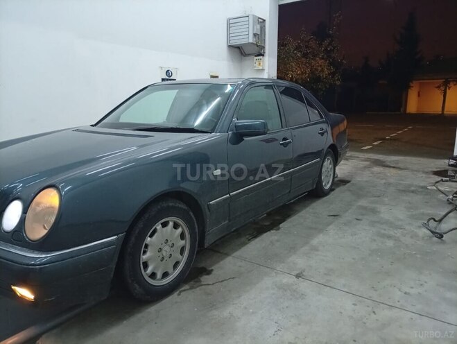Mercedes E 240 1999, 326,000 km - 2.6 l - Bakı