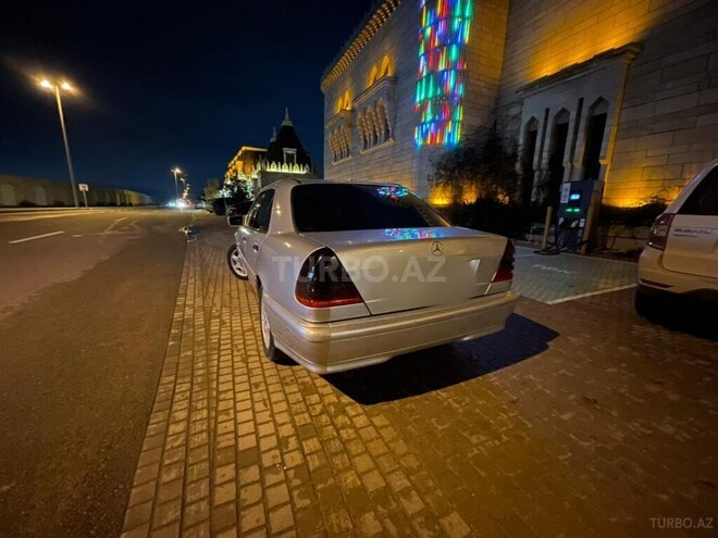 Mercedes C 220 1999, 210,000 km - 2.2 l - Bakı