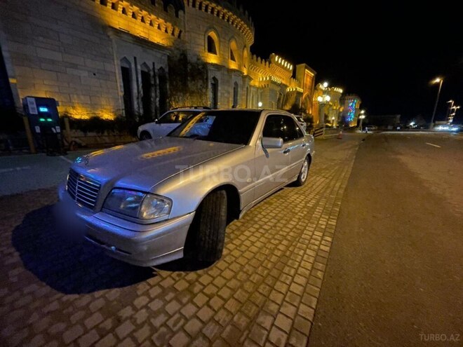 Mercedes C 220 1999, 210,000 km - 2.2 l - Bakı