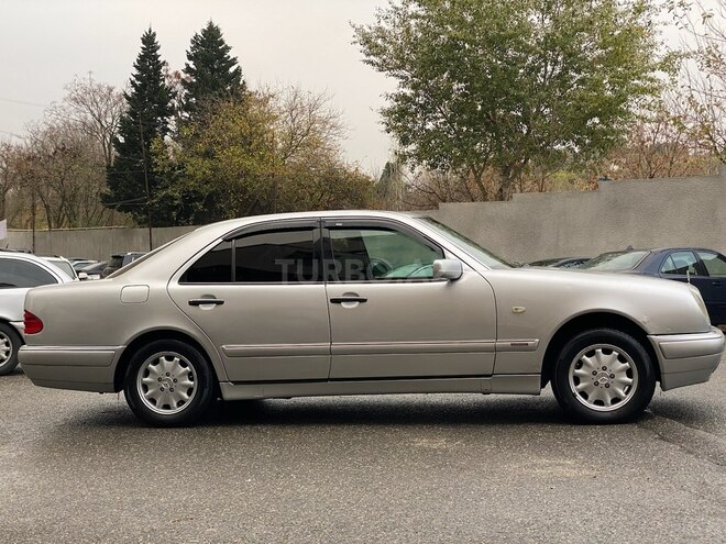 Mercedes E 240 1999, 401,000 km - 2.4 l - Bakı