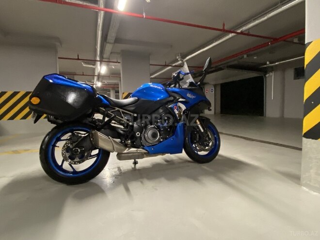 Suzuki GSX-S1000GT-3