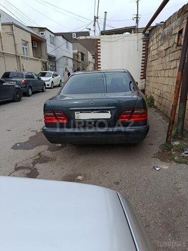 Mercedes E 240 1999, 326,000 km - 2.6 l - Bakı