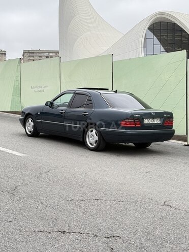 Mercedes E 220 1998, 300,000 km - 2.2 l - Bakı