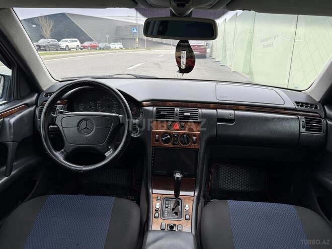 Mercedes E 220 1998, 300,000 km - 2.2 l - Bakı
