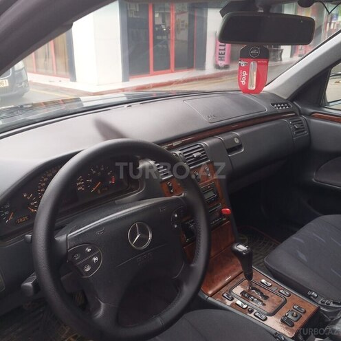 Mercedes E 270 2000, 351,000 km - 2.7 l - Bakı