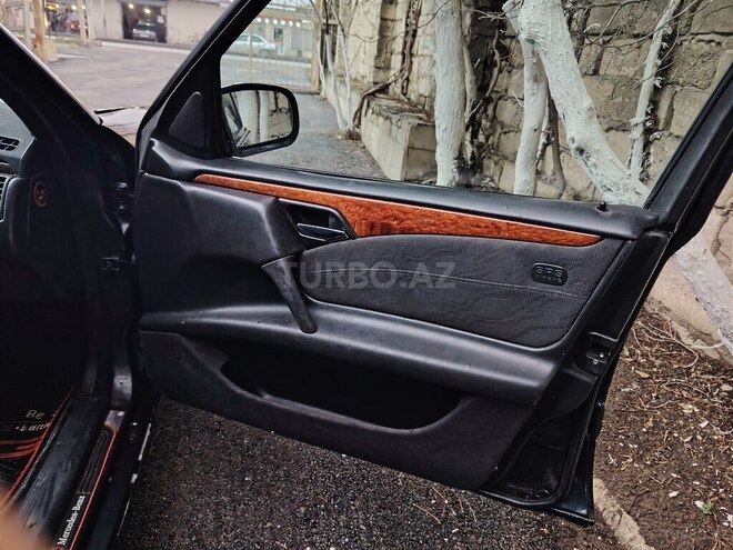 Mercedes E 220 1999, 395,918 km - 2.2 l - Bakı