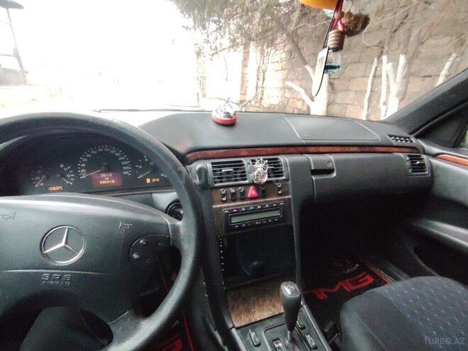 Mercedes E 220 1999, 395,918 km - 2.2 l - Bakı