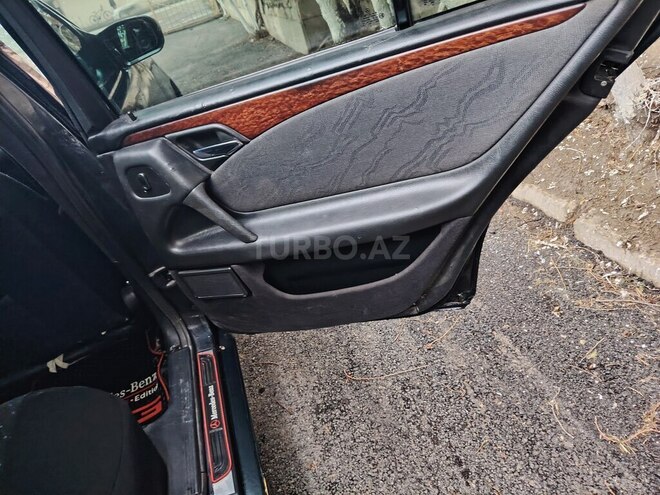 Mercedes E 220 1999, 395,918 km - 2.2 l - Bakı