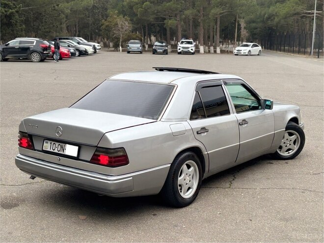 Mercedes 220 E 1993, 216,200 km - 2.2 l - Bakı