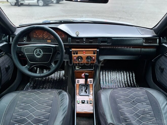 Mercedes 220 E 1993, 216,200 km - 2.2 l - Bakı