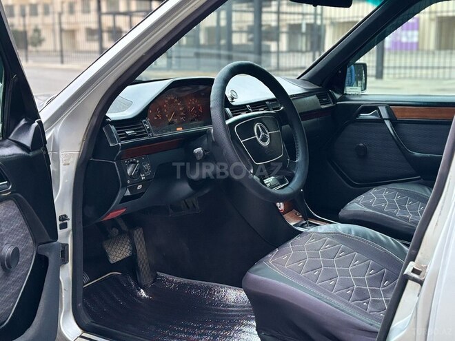 Mercedes 220 E 1993, 216,200 km - 2.2 l - Bakı