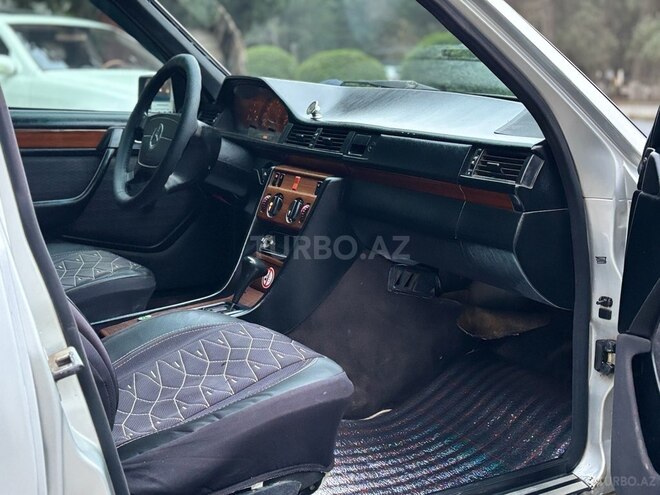 Mercedes 220 E 1993, 216,200 km - 2.2 l - Bakı